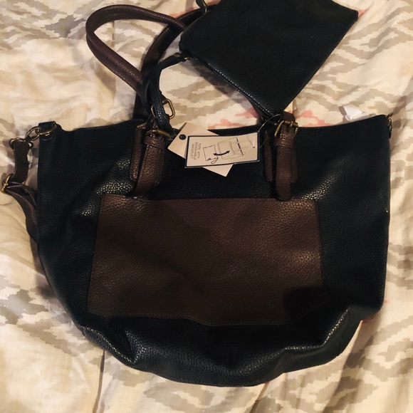 G.H Bass & CO purse - Picture 3 of 3